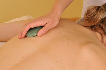 Wellnessmassage: Edelsteinmassage